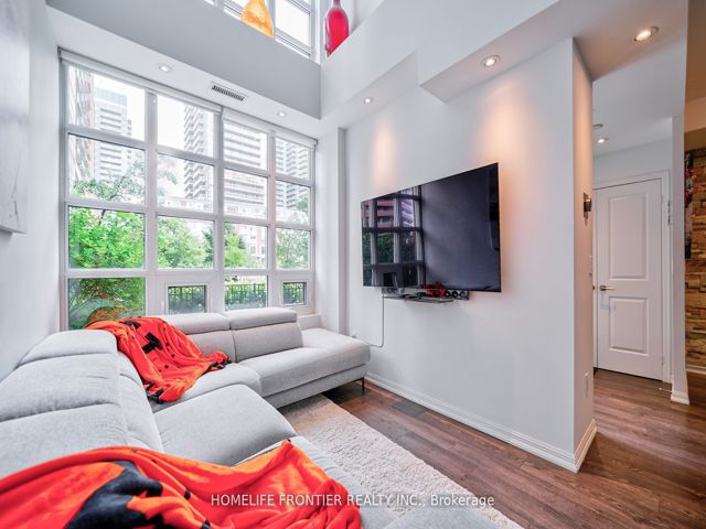 TH77B - 85 East Liberty St