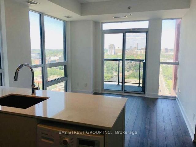 1701 - 318 Richmond St W