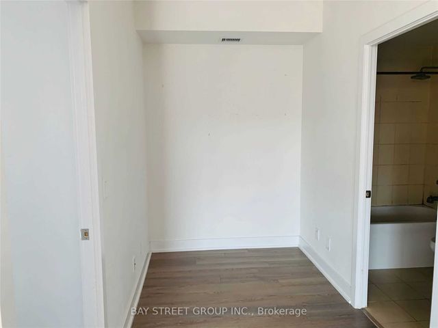1701 - 318 Richmond St W