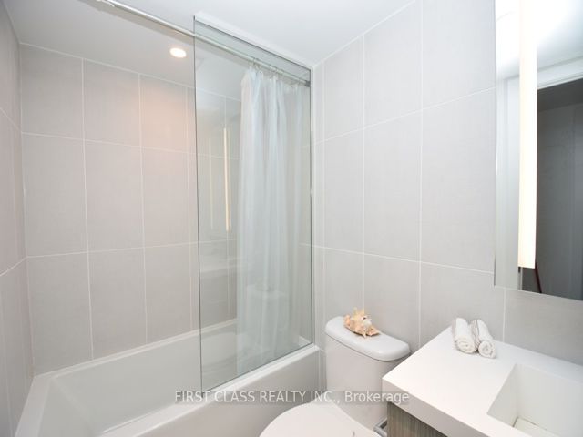 1703 - 575 Bloor St E