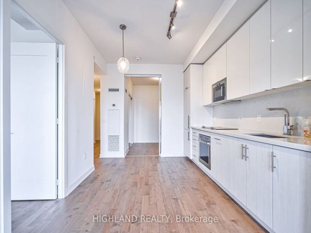2609 - 330 Richmond St W