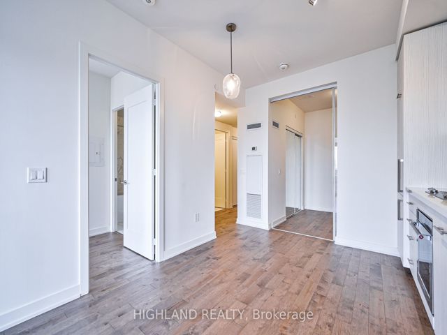 2609 - 330 Richmond St W