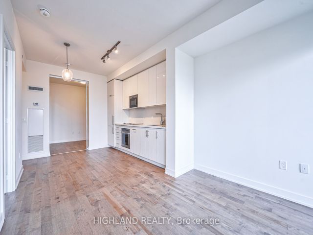 2609 - 330 Richmond St W
