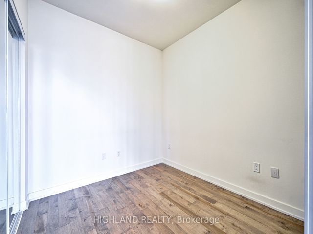 2609 - 330 Richmond St W