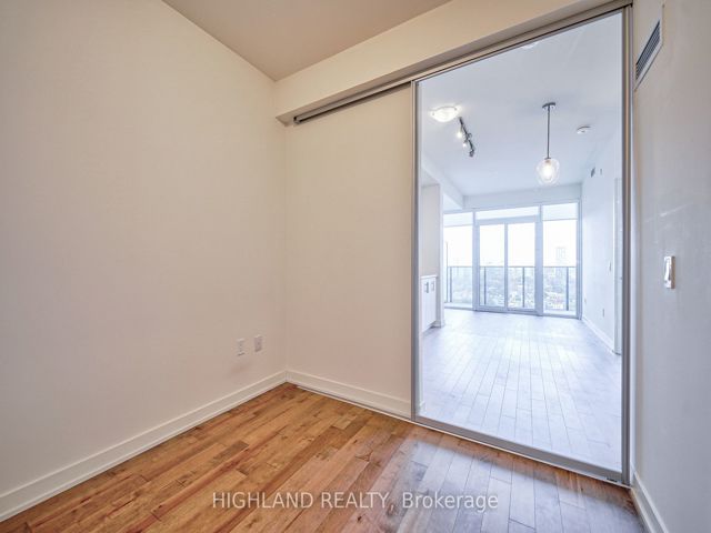 2609 - 330 Richmond St W