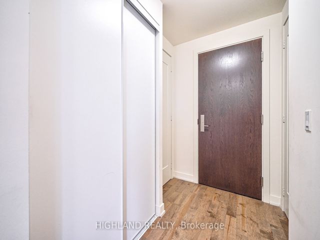 2609 - 330 Richmond St W