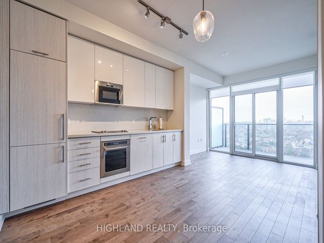 2609 - 330 Richmond St W