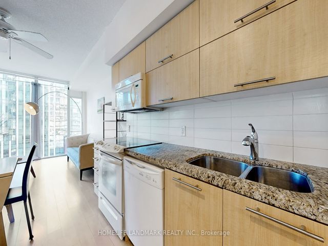 1001 - 21 Nelson St