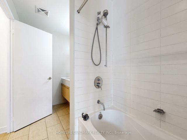 1001 - 21 Nelson St