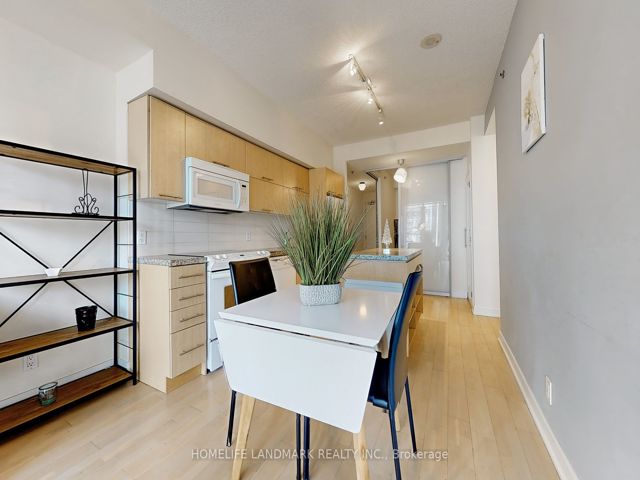 1001 - 21 Nelson St