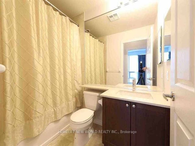 3813 - 761 Bay St
