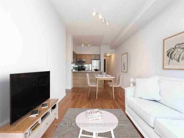 3813 - 761 Bay St