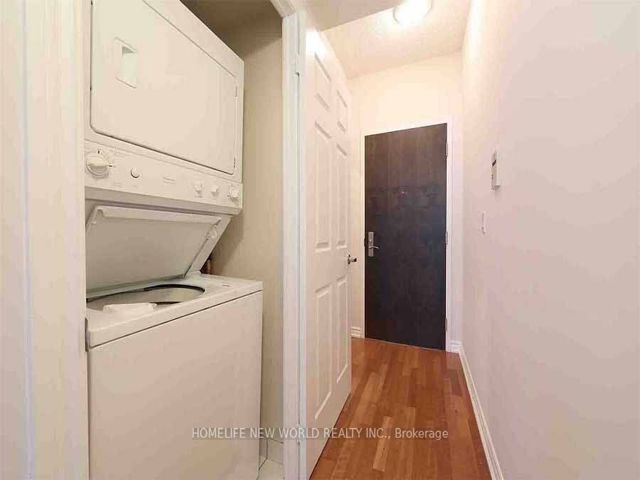 3813 - 761 Bay St