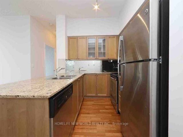 3813 - 761 Bay St