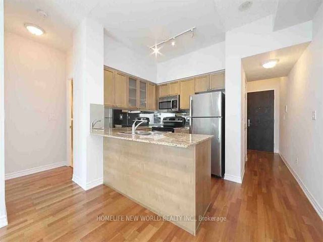 3813 - 761 Bay St