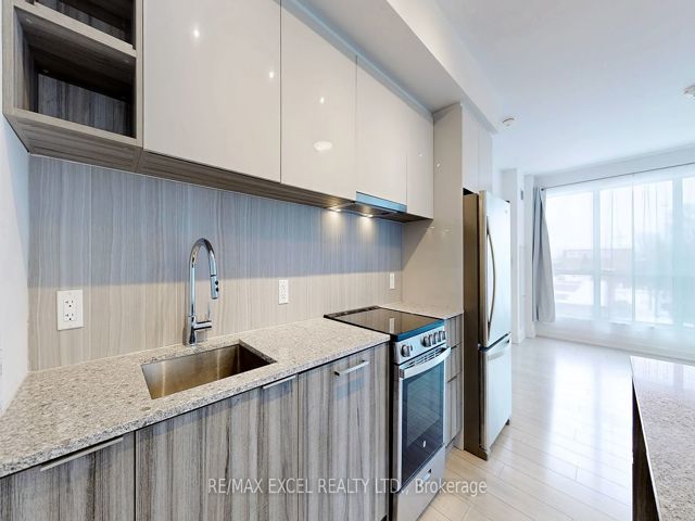 363 - 31 Tippett Rd