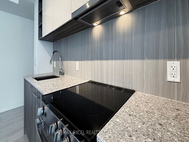 363 - 31 Tippett Rd