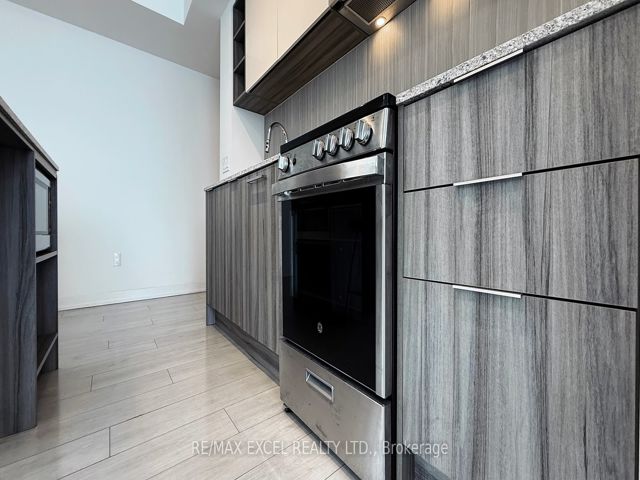 363 - 31 Tippett Rd