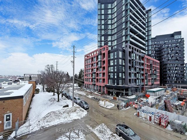 363 - 31 Tippett Rd