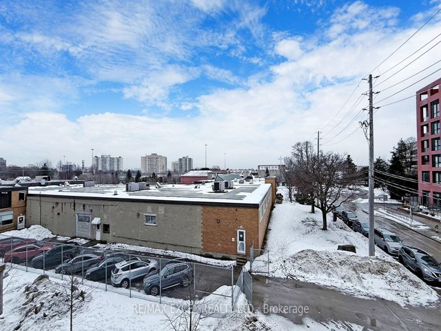 363 - 31 Tippett Rd