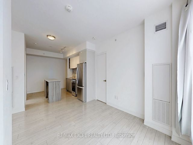 363 - 31 Tippett Rd