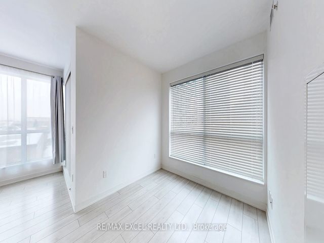 363 - 31 Tippett Rd