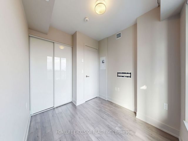 803 - 575 Bloor St E