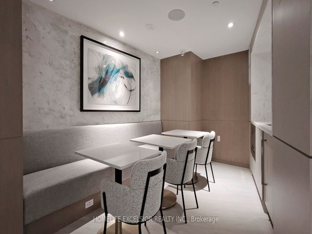803 - 575 Bloor St E