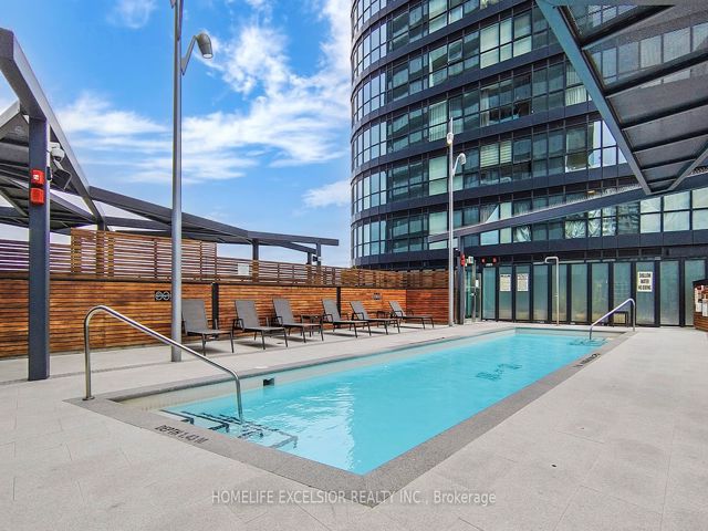 803 - 575 Bloor St E