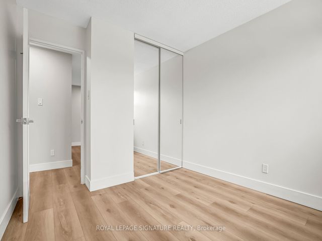 209 - 20 Sunrise Ave