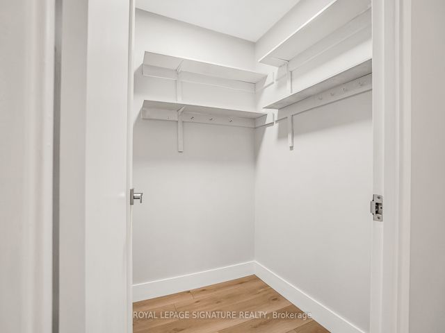 209 - 20 Sunrise Ave