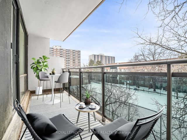 209 - 20 Sunrise Ave