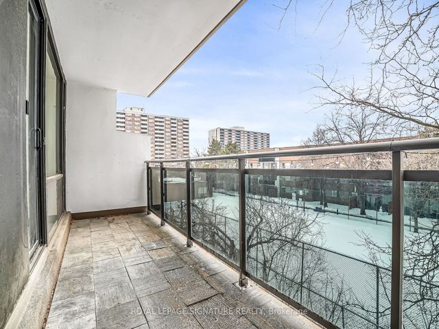 209 - 20 Sunrise Ave