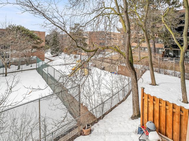 209 - 20 Sunrise Ave