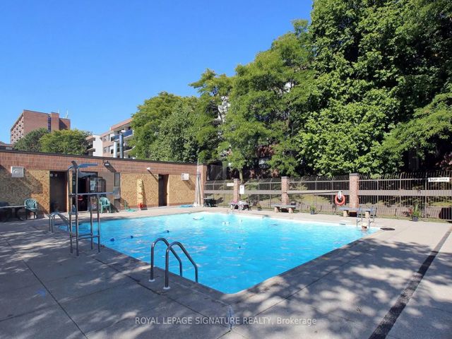 209 - 20 Sunrise Ave