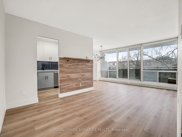 209 - 20 Sunrise Ave