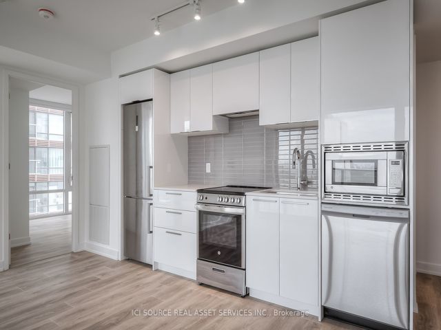 1902 - 501 Yonge St