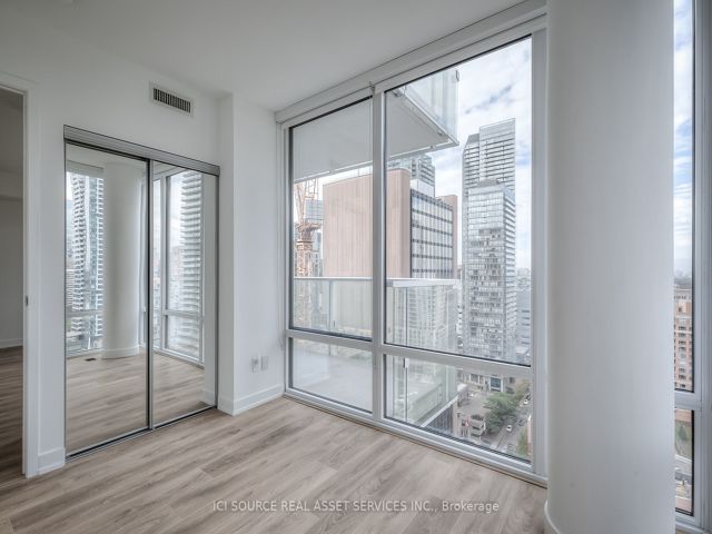 1902 - 501 Yonge St