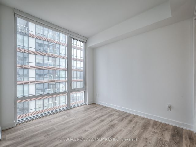 1902 - 501 Yonge St