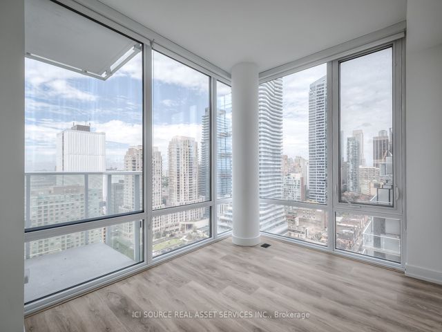 1902 - 501 Yonge St