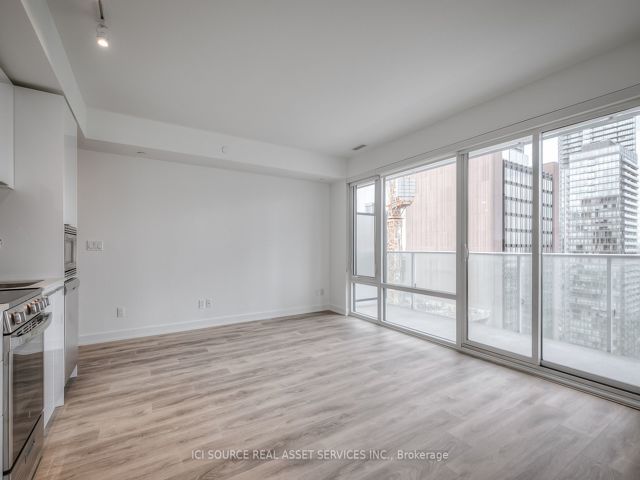 1902 - 501 Yonge St