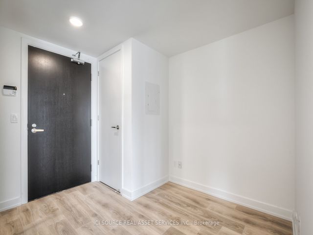1902 - 501 Yonge St