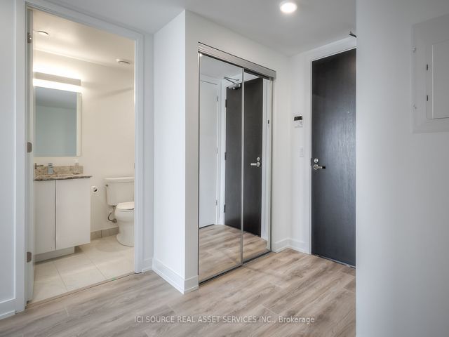 1902 - 501 Yonge St
