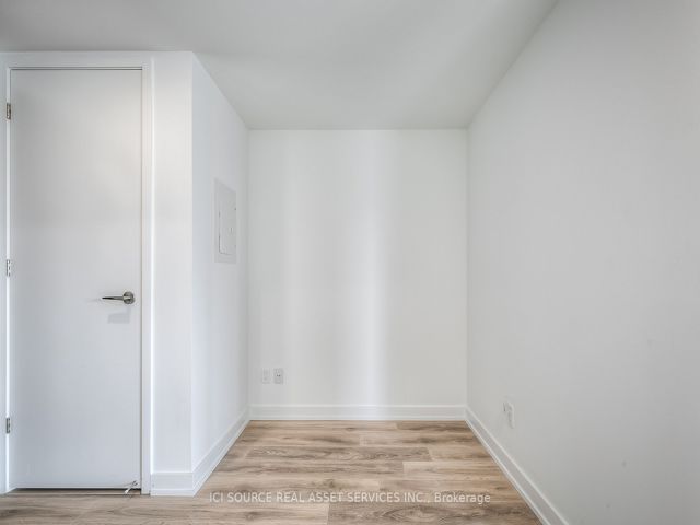 1902 - 501 Yonge St