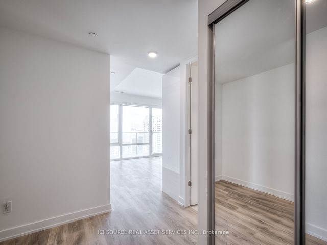 1902 - 501 Yonge St