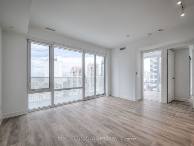 1902 - 501 Yonge St