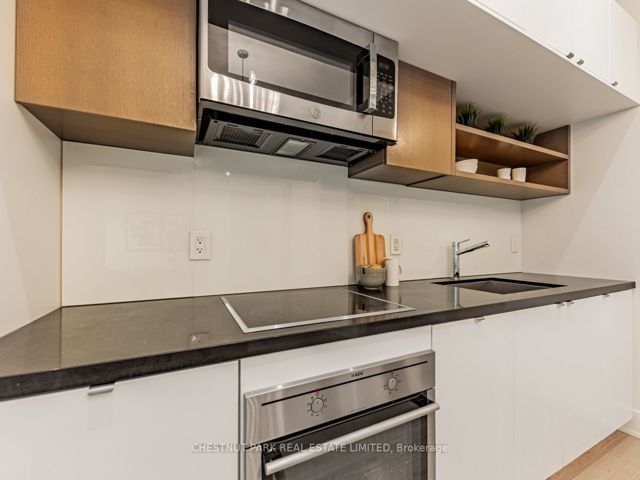 420 - 111 St Clair Ave
