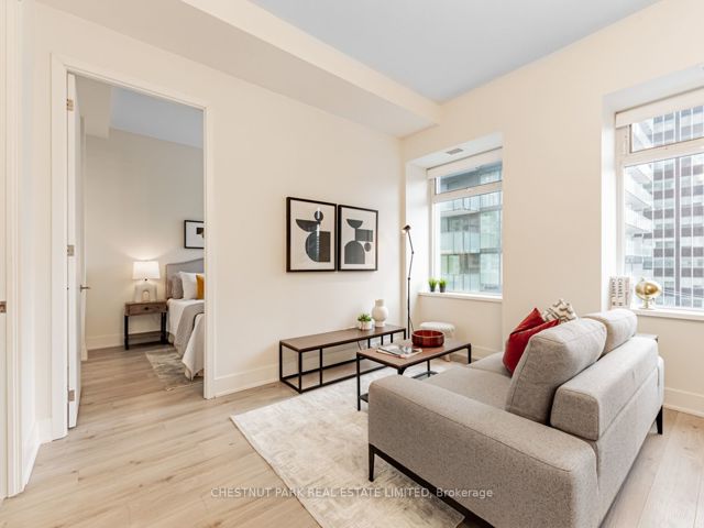 420 - 111 St Clair Ave