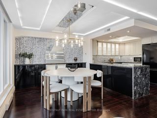 R101 - 360 Bloor St E