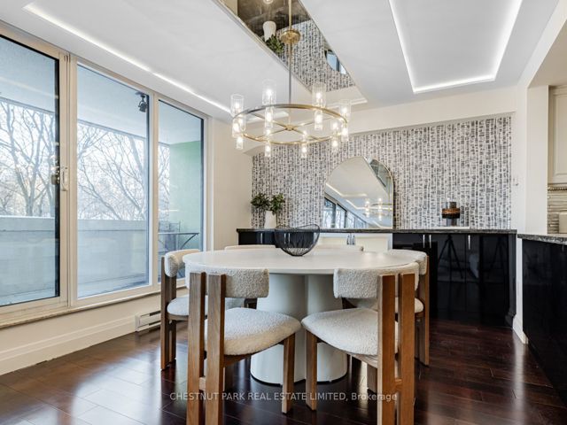 R101 - 360 Bloor St E